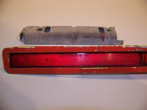 Plymouth Barracuda Cuda LH 1970 1971 luz marcadora roja trasera OEM #3403643 - Imagen 3 de 4