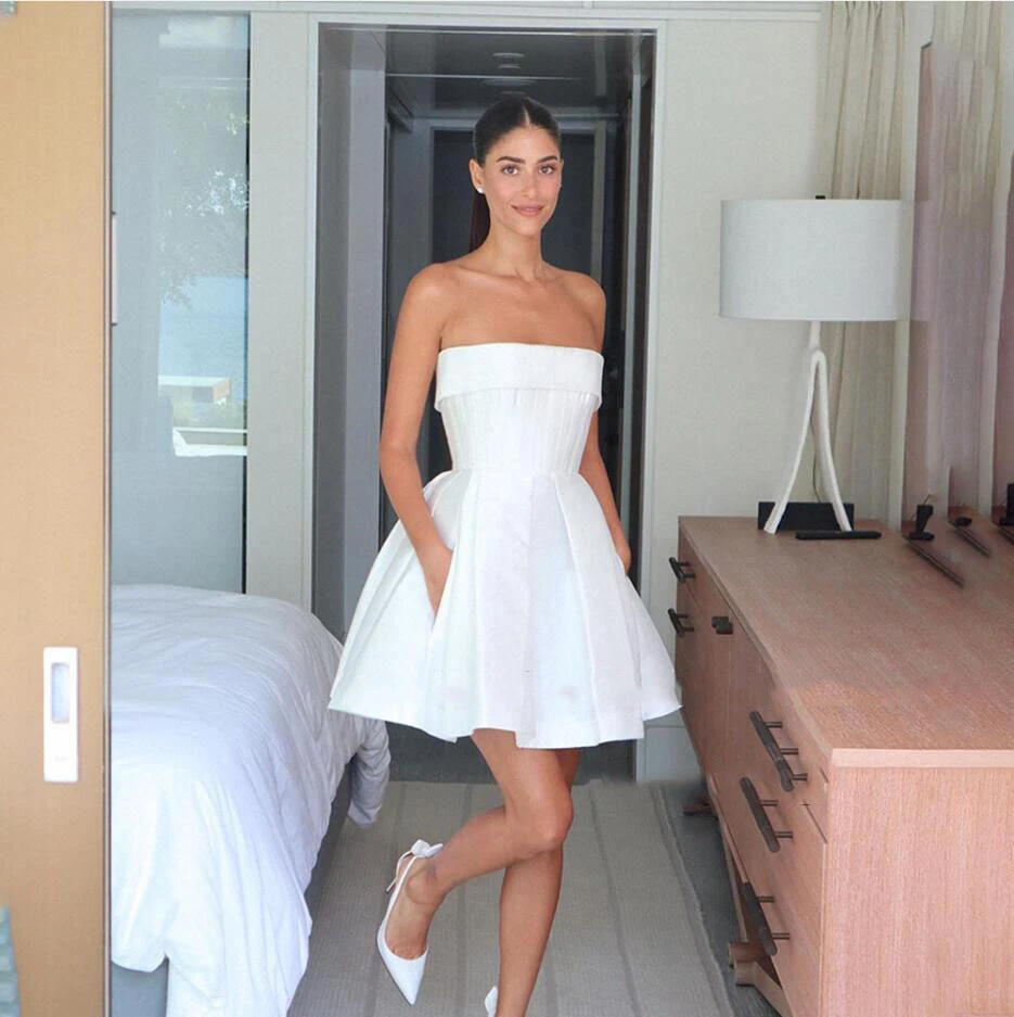 Mini vestidos de novia cortos sin tirantes satinado blanco sin mangas Foto 4 de 4