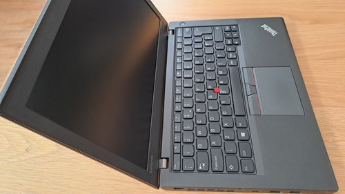 Lenovo ThinkPad X270 i5-6300U CPU @ 2.40 GHz 8GB RAM 256 SSD - Picture 9 of 16