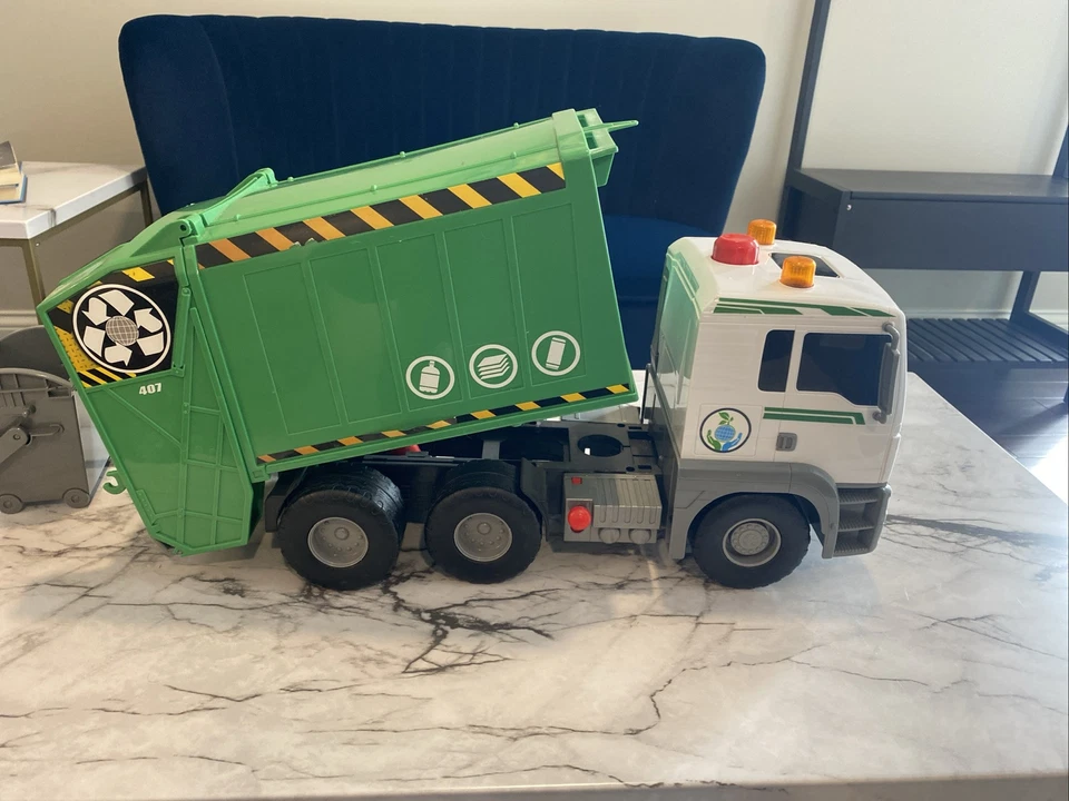 ToysRus Pump Action Lift Garbage MAN Truck & Dumpster Fast Lane 21 Inch Toy - Image 4 of 4