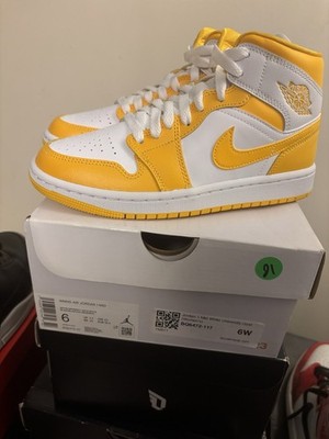 Jordan 1  White University Gold Wmn 6
