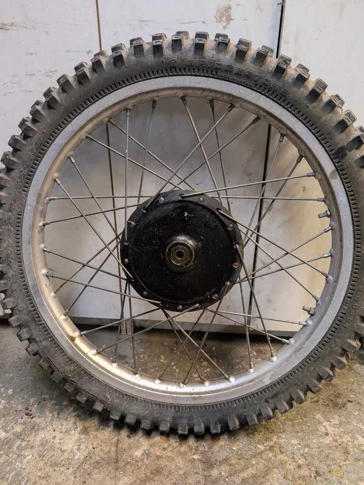 Buje de rueda delantero Suzuki RM125 1981-82 OEM Foto 3 de 4