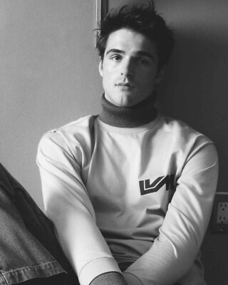 SEXY JACOB ELORDI 8x10 PHOTO *