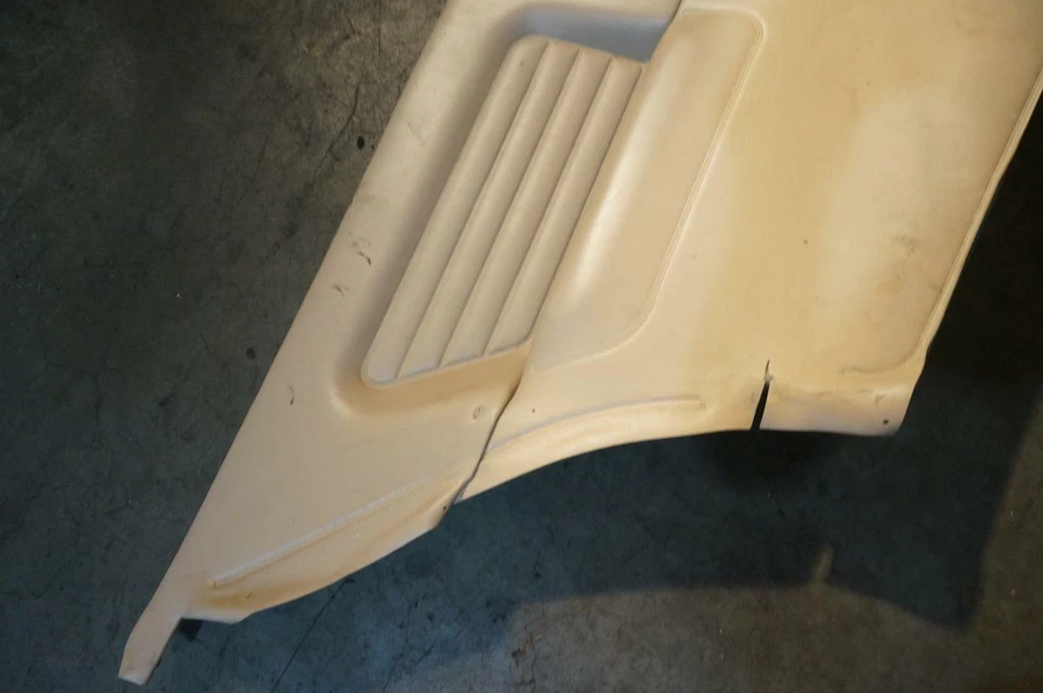 Крышка боковой панели заднего левого сиденья BMW E30 Coupe желтовато-коричневая бежевая 84-91 318is 325es 325is - Изображение 3 из 4