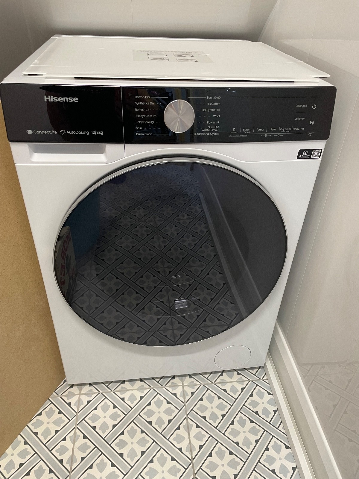 Hisense WD5S1245BW Washer Dryer Used Once 