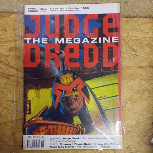 JUDGE DREDD Magazines Bundle of 20 1090 / 1992 Editions No 1 / 20