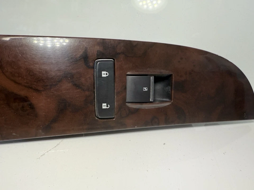 2007-2014 Cadillac Escalade passenger side mirror and lock switch, 15906884 - Image 2 of 4