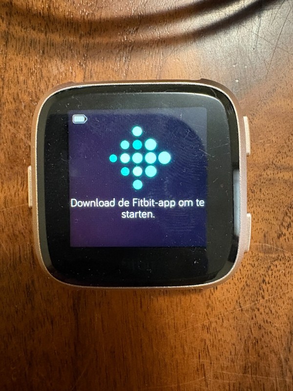 Fitbit Versa (1st Gen) Smartwatch FB505 Rose Gold / Pink with Charger