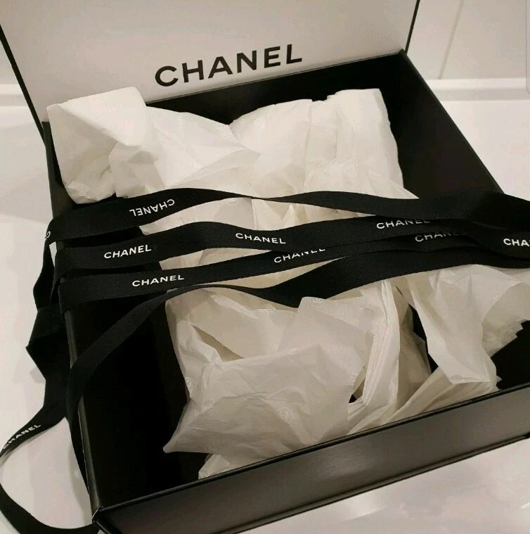 chanel gift bags and boxes