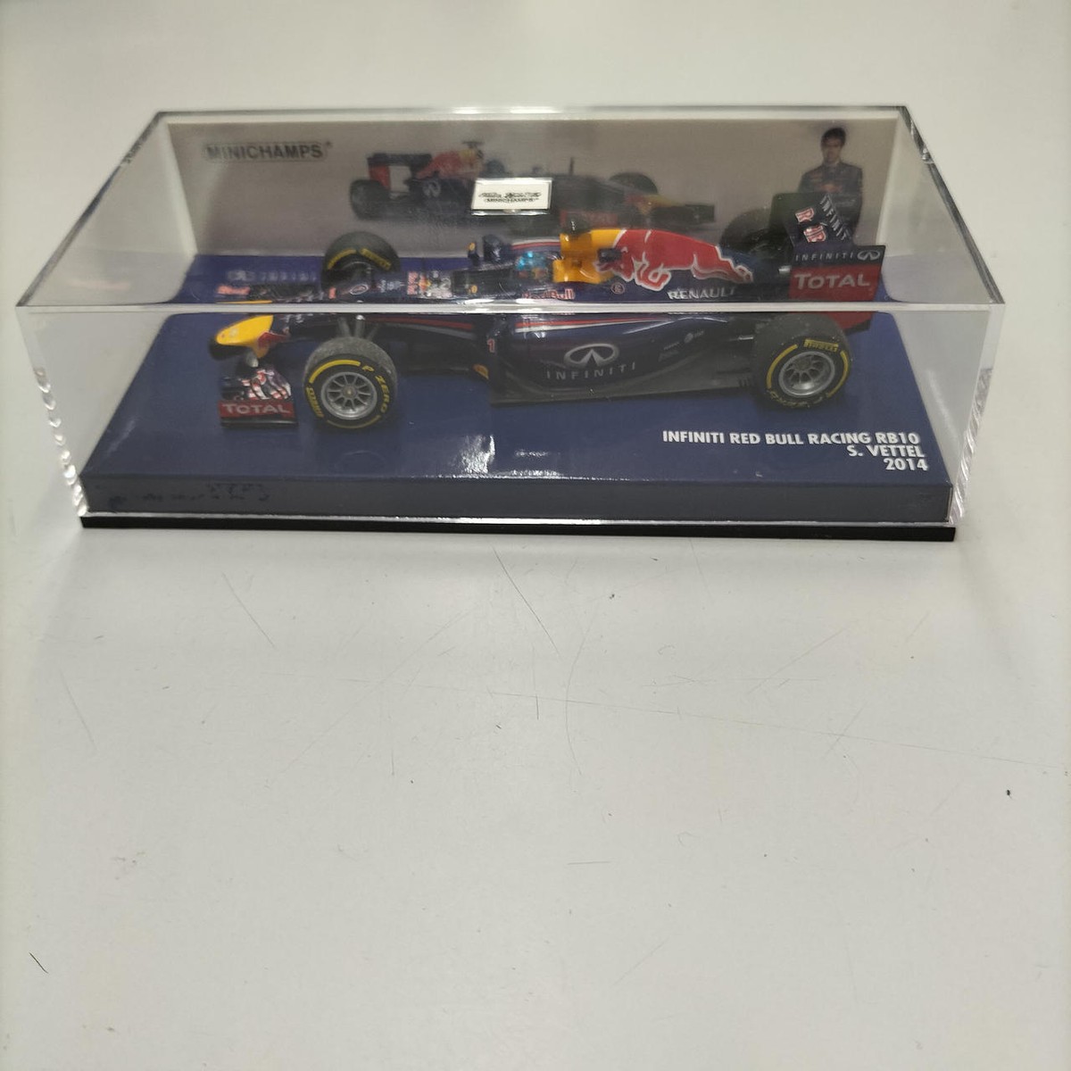 Minichamps Infiniti Red Bull Racing Rb10 1/43 Scale Car