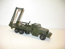 DINKY TOYS, joli camion militaire BROCKWAY vers. 2, chassis gravé avec un plot X