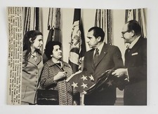 1970 Richard Nixon President Cuban Refugee Flag Miami Garment Vtg Press Photo