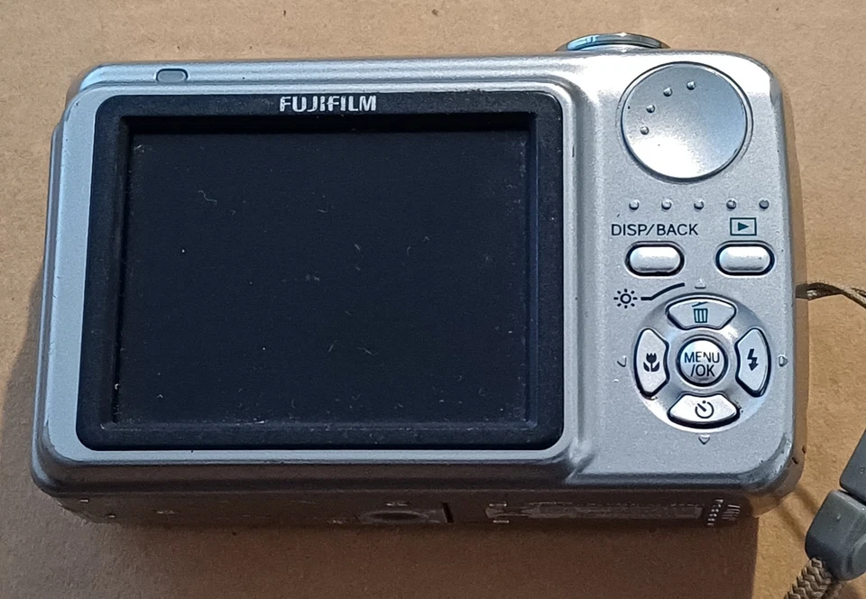 Fujifilm FinePix A610 Digital Camera 6.3MP Silver Fujifilm Finepix Camera, photo 3 of 5