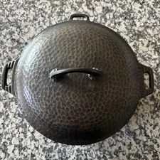 VINTAGE CHICAGO HARDWARE FOUNDRY 88b HAMMERED CAST IRON DUTCH OVEN & DRIP LID