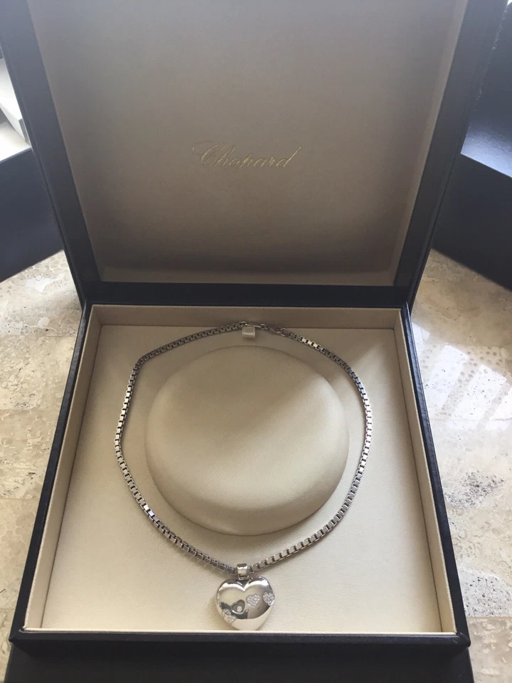Collar Colgante Corazón Chopard Oro Blanco 18k y Dimonds. Hecho en Suiza Foto 2 de 4