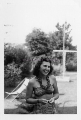 AS SHE WAS Vintage FOUND PHOTO Black And White Snapshot WOMAN 410 LA 88 U