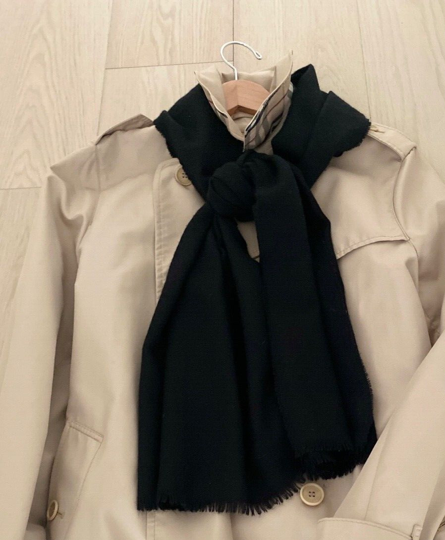 AUTH Burberry Black Rectangular Scarf with Equest… - image 9