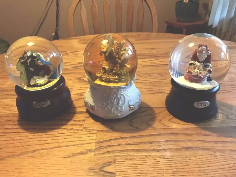 2 Christmas And 1 Hummingbird Snow Globes 