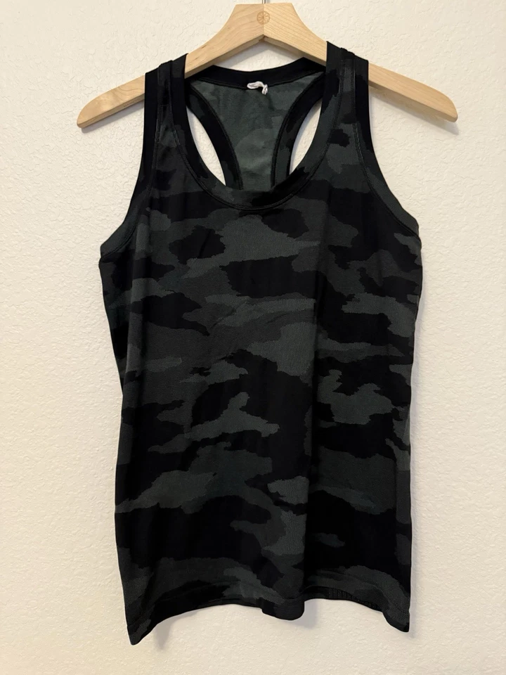 Camiseta sin mangas Athleta Momentum, camuflaje negro y gris, camiseta sin mangas Racerback, mediana Foto 2 de 4
