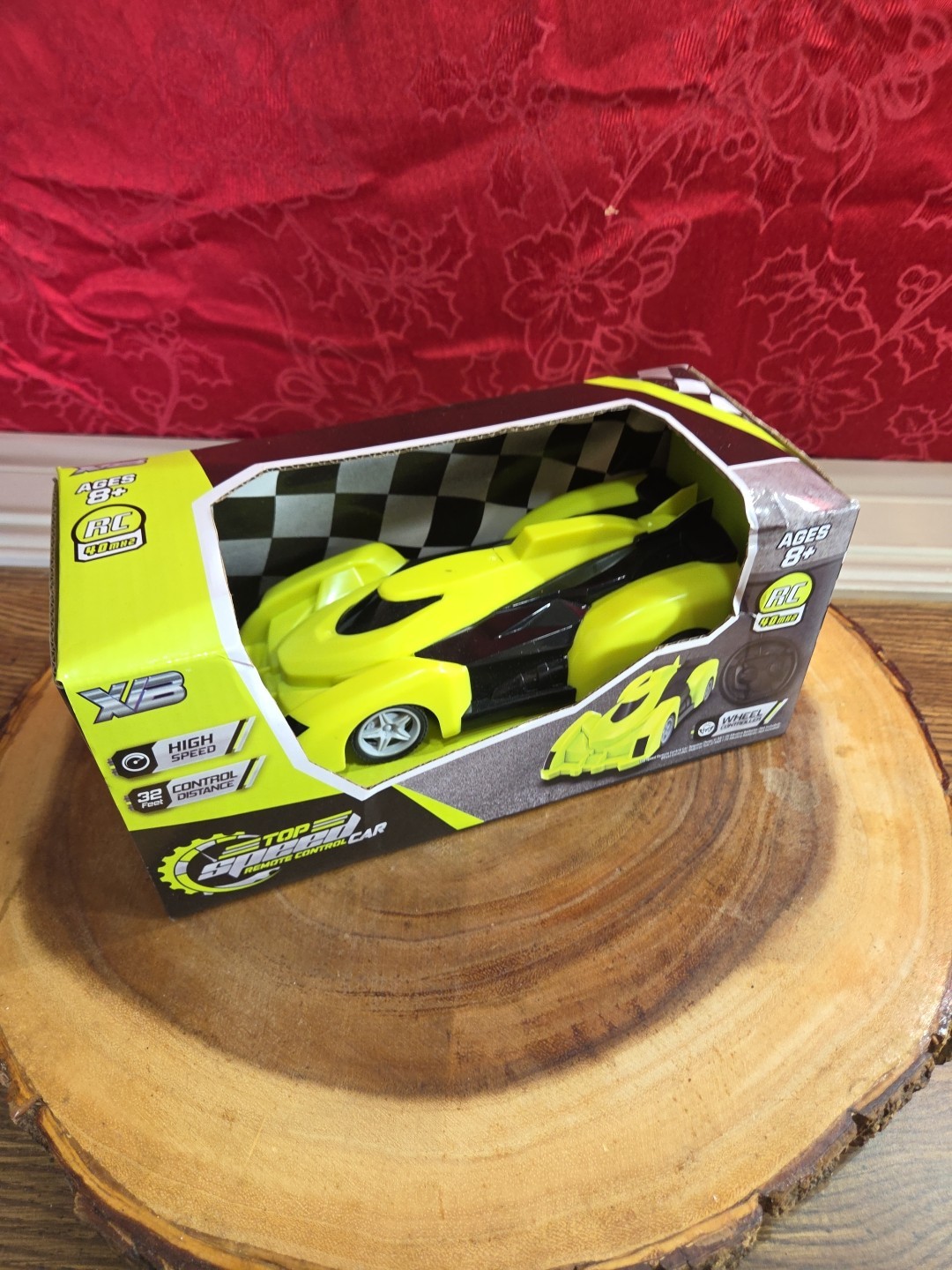 Top speed remote control car, control distance Of 32 feet.