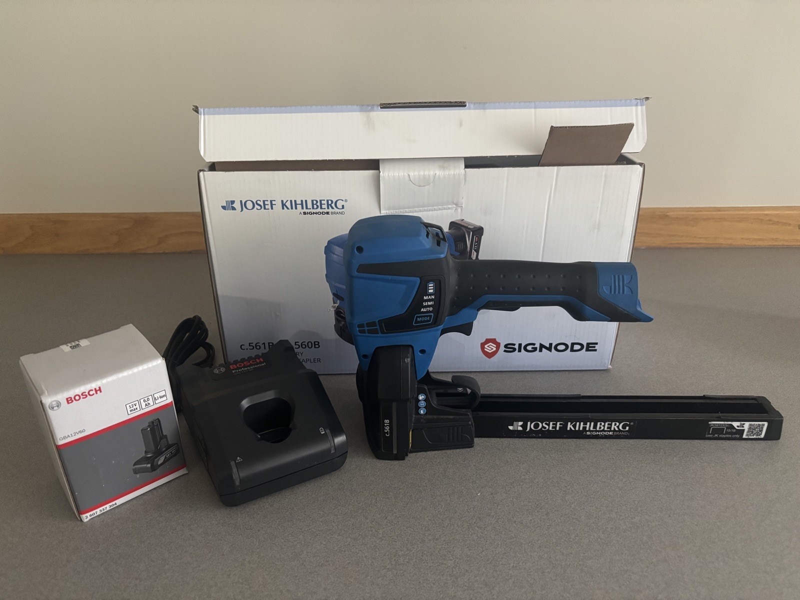 Josef Kihlberg c561b Battery Operated Carton Stapler with charger/battery. 