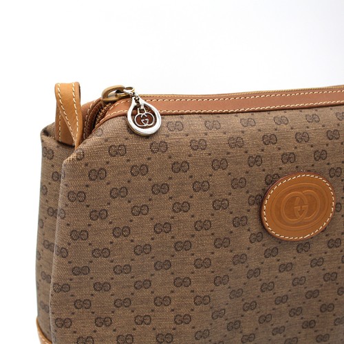 Gucci Canvas Tan Brown Logo Zipper Closure Clutch Accessory Bag Leather Trim - Picture 2 of 7