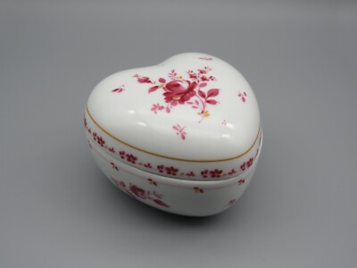 Porzellan Herzdose mit Blumenmotiv, Form Marienbad Ingres Weiss