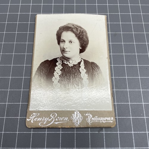 CDV Gabinete Estudio Tarjeta Fotografía Arte 1880 Goldrush Henry Brown Reino Unido