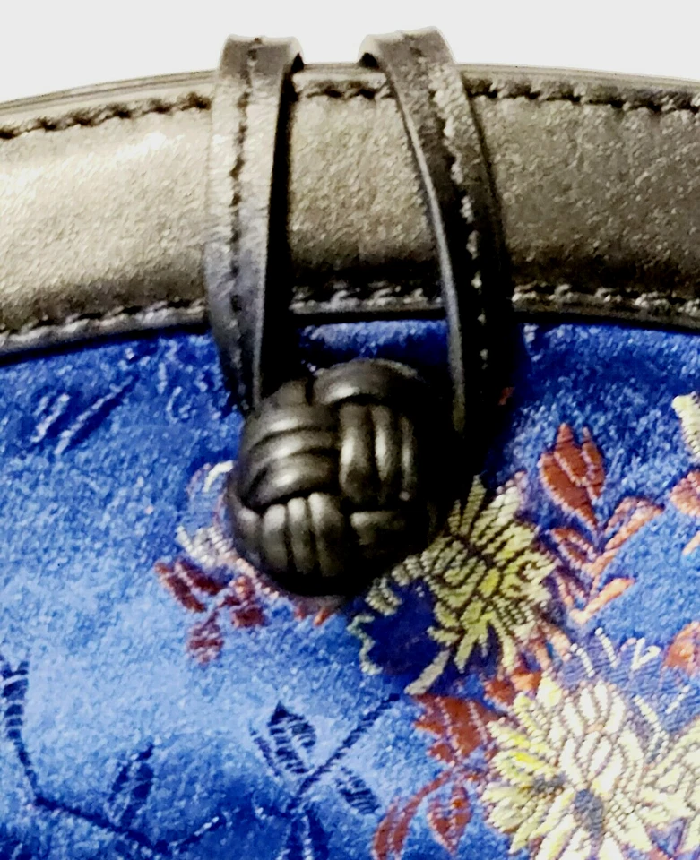 Cartera de noche Maxx New York oriental inspirada en satén azul/negro/multicolor floral Foto 3 de 4