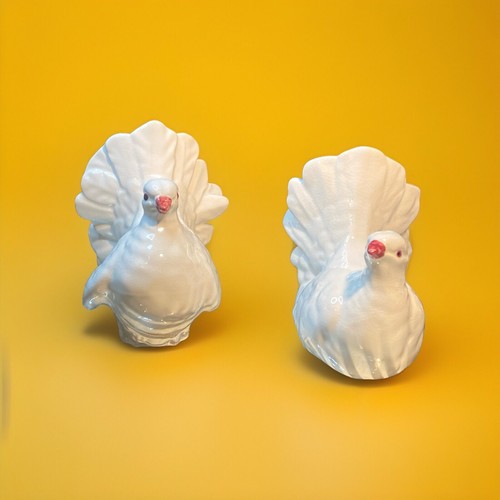Par de estatuillas de cerámica Love Bird hechas en Italia palomas o palomas blancas de colección - Imagen 3 de 9
