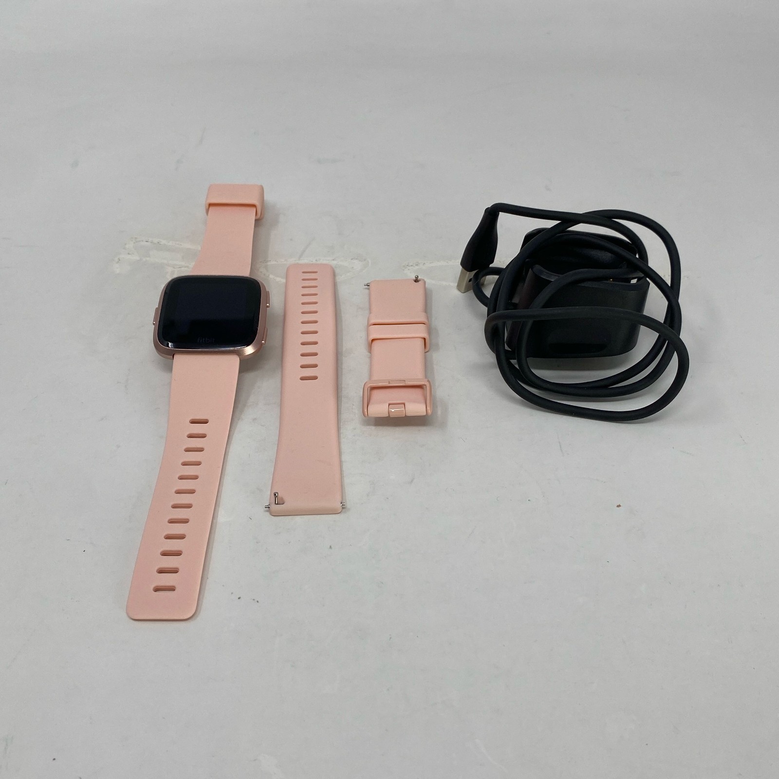 Fitbit Versa FB504 Smartwatch Peach/Rose Gold, One Size + Charger