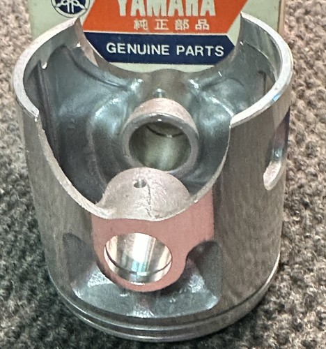 NOS Yamaha DT175 DT1C TY175 PISTÓN O/S 0.25 443-11635-03-00 - Imagen 5 de 7