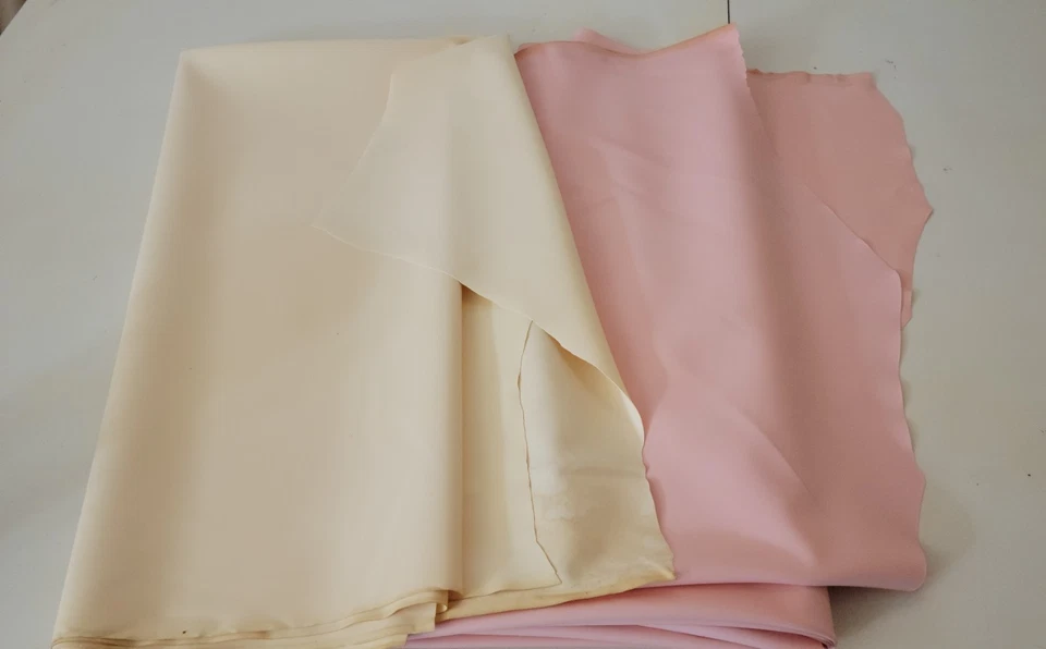 latex rubber remnants 4.5 yards total Pink(2.5) off-white (2) - Image 2 of 4