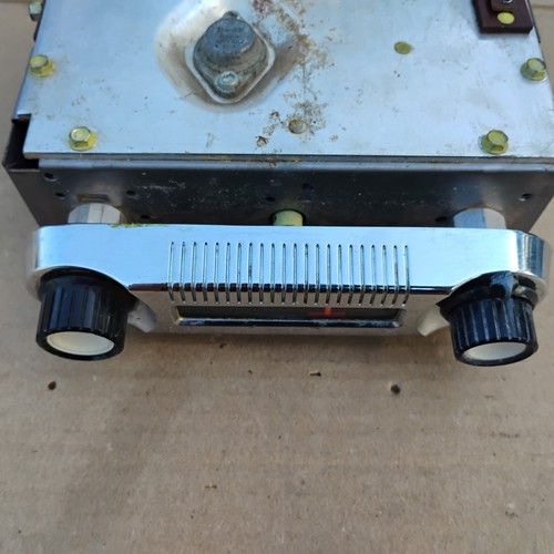 1961-1966 FORD TRUCK F100 AM RADIO ORIGINAL BRONCO UNTESTED - Picture 8 of 9