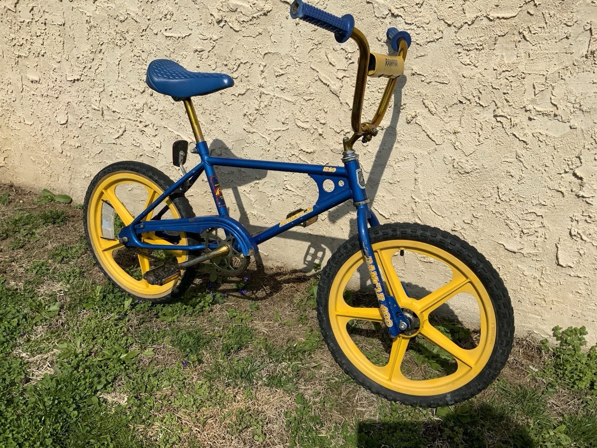 VINTAGE RALIEGH RAMPAR BMX BIKE R10 400 With Early Vintage Skyway