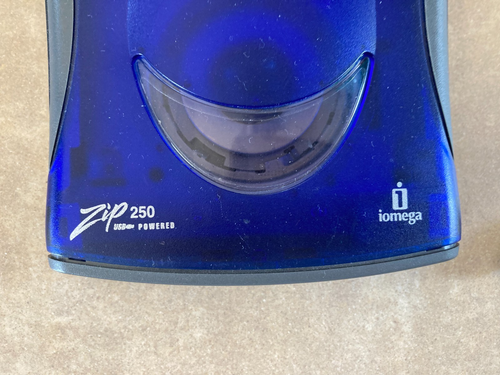 Iomega Zip 250 USB Powered External Drive - 第 2/5 張圖片