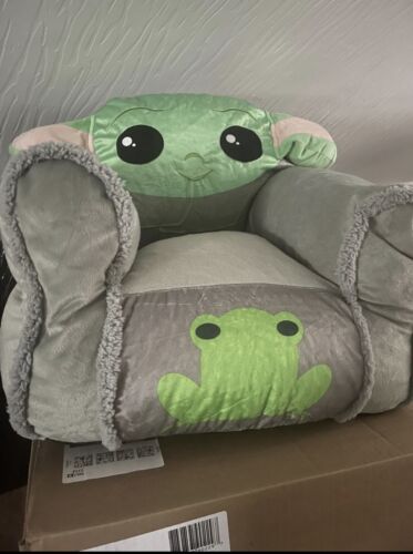 Star Wars Mandalorian Toddler Plush Couch - Afbeelding 1 van 2