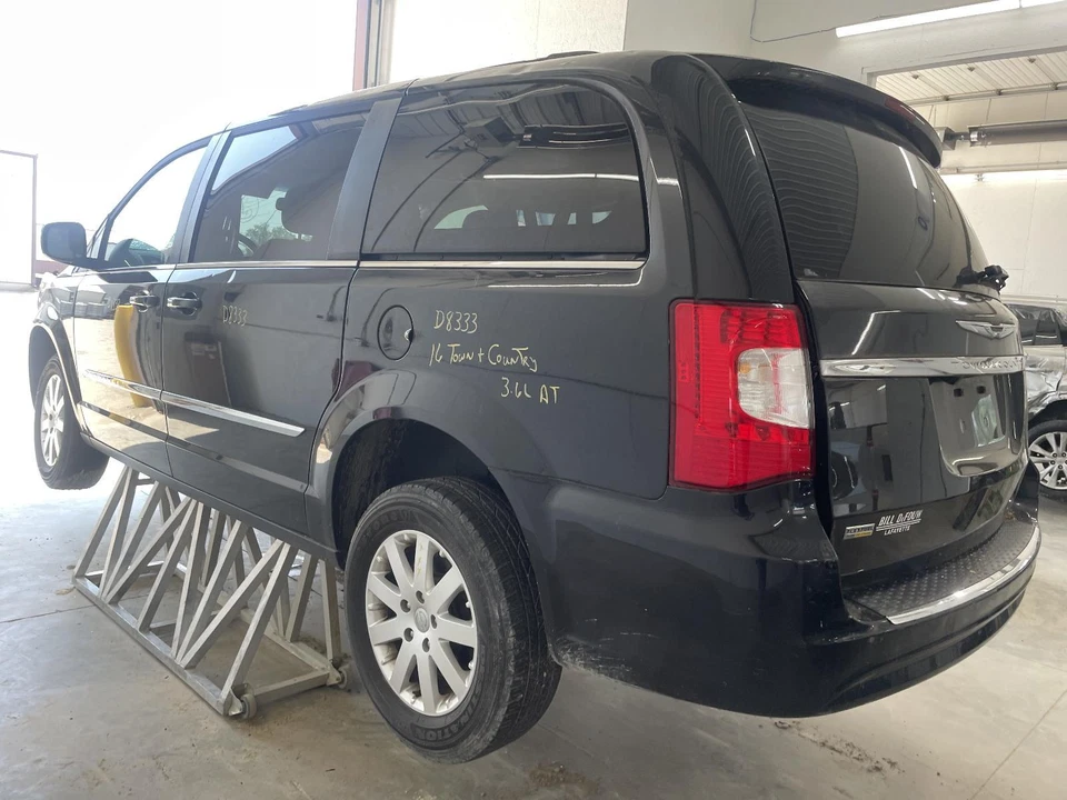 Used Front Left Seat Belt Front fits: 2016 Chrysler Town & country bucket seat d Foto 2 de 4