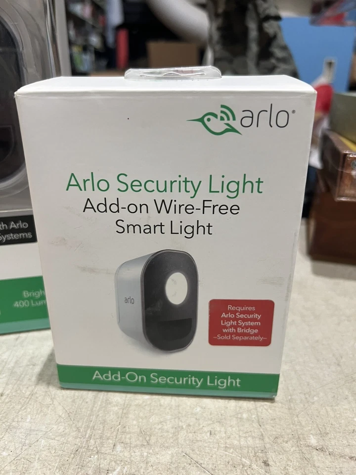 New Arlo ALS1101 Security Light System 1 Wire-Free Smart Light & AL1101-100NAS - Image 3 of 4