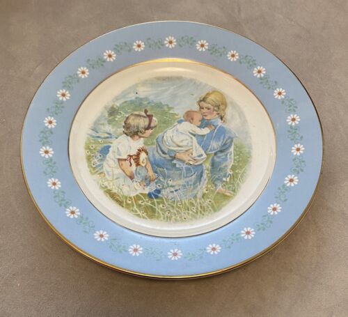 Vintage 1974 Tenderness Special Edition Commemorative Award Plate from Avon - Afbeelding 1 van 2