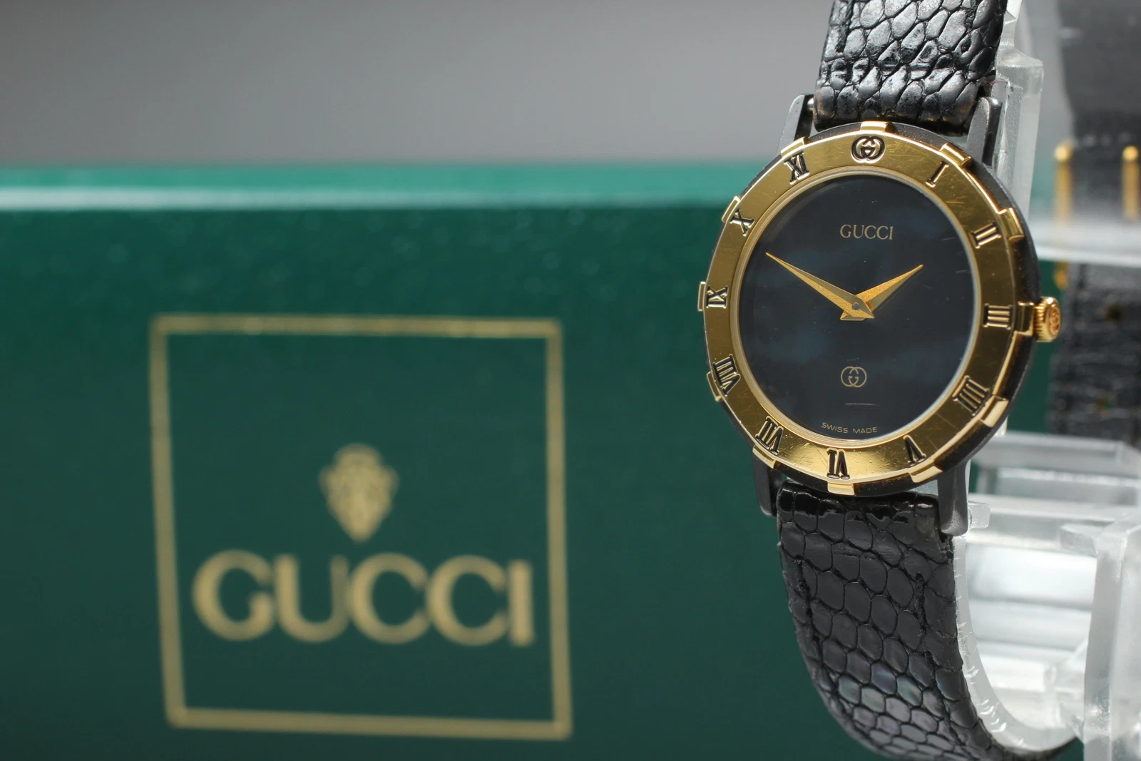 [PRESQUE COMME NEUVE] GUCCI 3200L noir/or fabrication suisse montre à quartz pour femme du JAPON X949