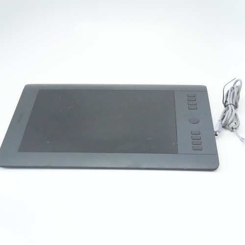 Wacom Intuos Pro PTH-651 Medium Graphics Pen Tablet - NO  Pen Stylus - Picture 1 of 4