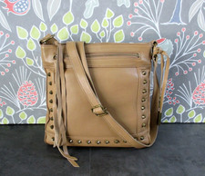 Borsa a tracolla LUCKY BRAND Dixie in pelle con borchie colore marrone chiaro