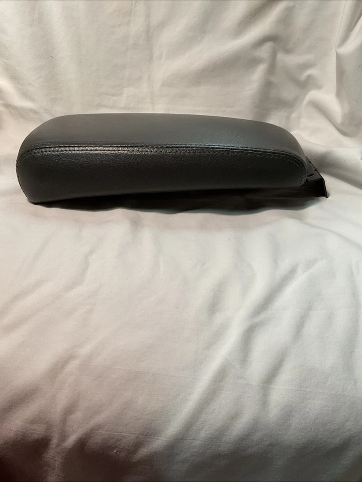 Pontiac Bonneville Center Console Arm Rest Lid 2000 2001 2002 2003 2004 2005 - Image 3 of 4