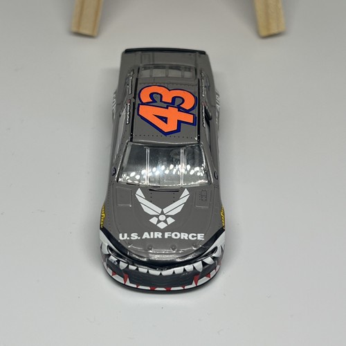LOOSE 2019 NASCAR Authentics Wave 11 #43 Bubba Wallace US Air Force 1/64 Diecast - Picture 3 of 16