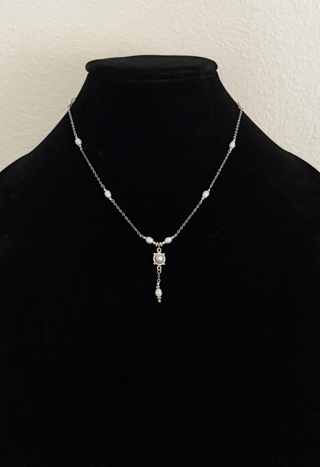 Vintage 1980’s Pearl And Sterling Silver Lariat Style Necklace. Y Necklace.