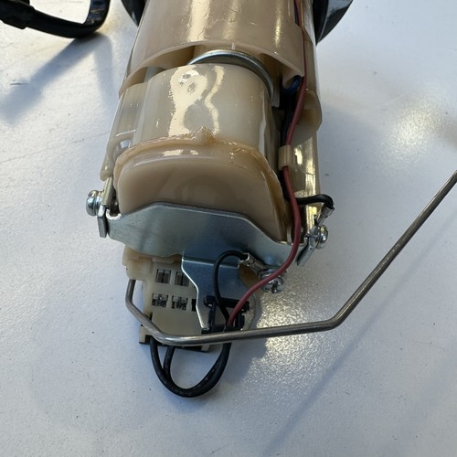Kawasaki Vulcan 1700 Classic 2012 Fuel pump 49040-0035 - Picture 2 of 8