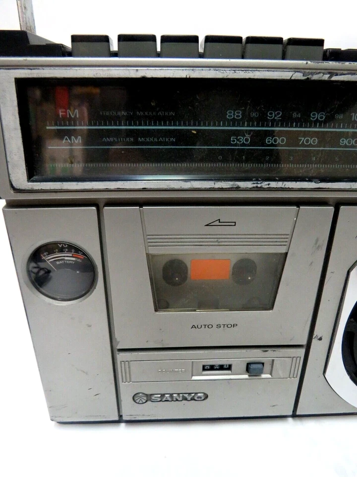 Reproductor de cassette Am/Fm Sanyo Boom Box # M 2438 piezas o reparación Foto 3 de 4