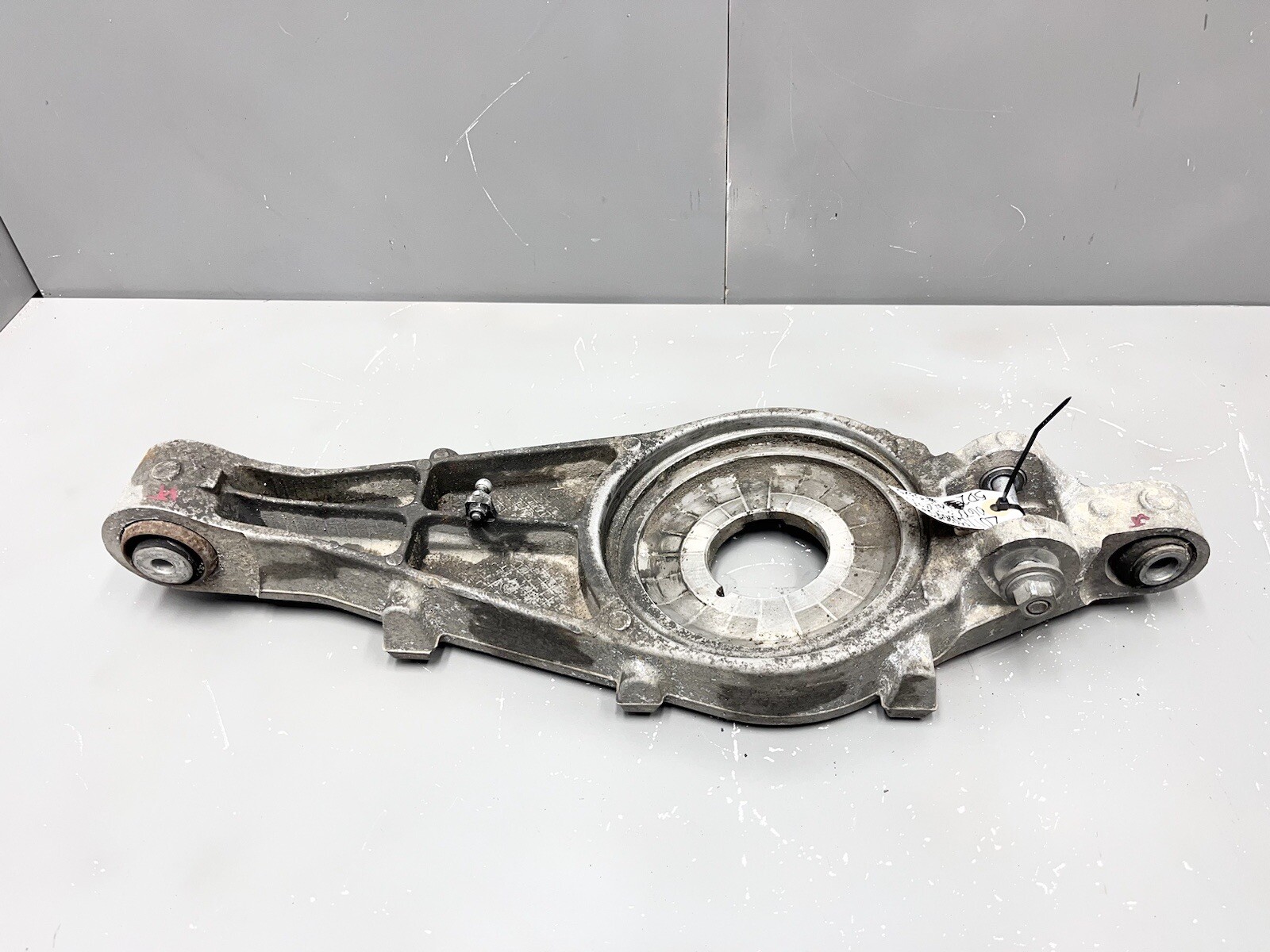 ⭐️2017-2020 MASERATI LEVANTE REAR LEFT SIDE LOWER CONTROL ARM SPRING PERCH OEM