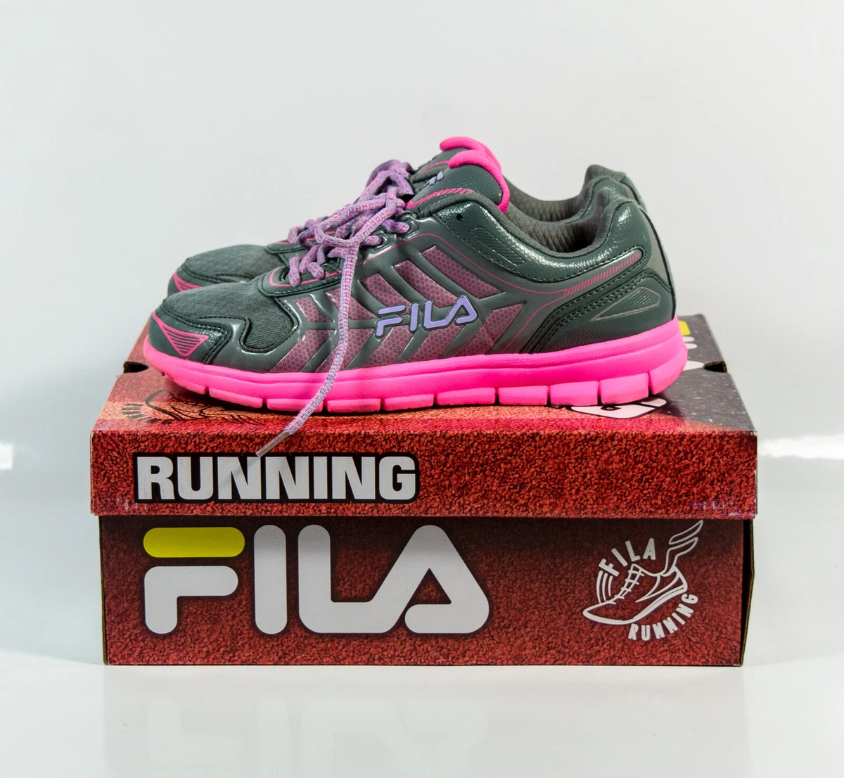 Fila gray hotsell and pink sneakers